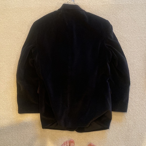 This is a vintage Calvin Klein velvet sports coat from the 1990’s - Picture 2 of 4
